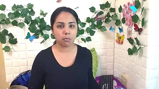 Snapshot of IndiaSexyStripper4u chatting on September 12, 5:13 pm IndiaSexyStripper4u online show from September 12, 5:13 pm
