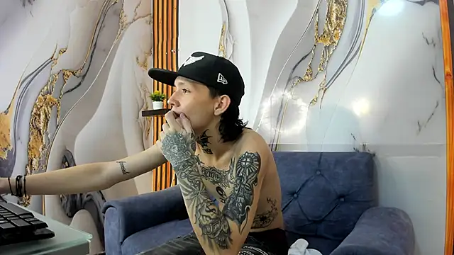 Snapshot of StraightBoy_Nick chatting on September 14, 5:08 am StraightBoy Nick online show from September 14, 5:08 am