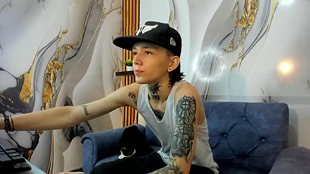 Snapshot of StraightBoy_Nick chatting on September 29, 7:15 am StraightBoy Nick online show from September 29, 7:15 am