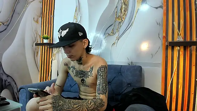 Snapshot of StraightBoy_Nick chatting on October 1, 4:28 am StraightBoy Nick online show from October 1, 4:28 am