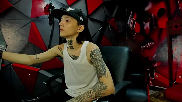 Snapshot of StraightBoy_Nick chatting on September 15, 4:57 am StraightBoy Nick online show from September 15, 4:57 am