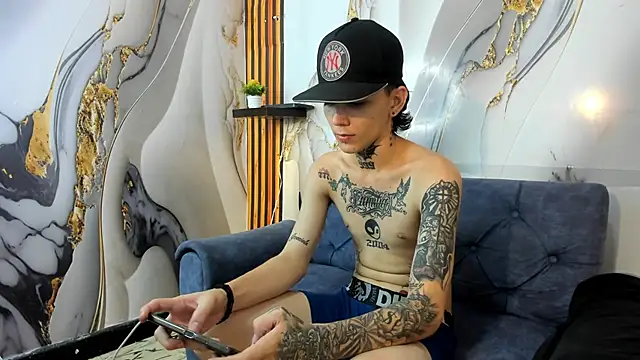 Snapshot of StraightBoy_Nick chatting on October 9, 9:43 am StraightBoy Nick online show from October 9, 9:43 am