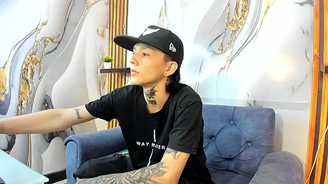 Snapshot of StraightBoy_Nick chatting on October 12, 5:09 am StraightBoy Nick online show from October 12, 5:09 am