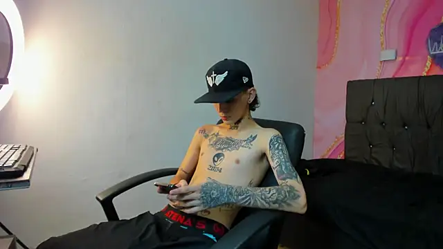 Snapshot of StraightBoy_Nick chatting on October 2, 8:34 pm StraightBoy Nick online show from October 2, 8:34 pm
