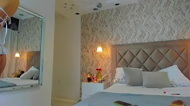 Lily cooperr online show from March 20, 2:01 am