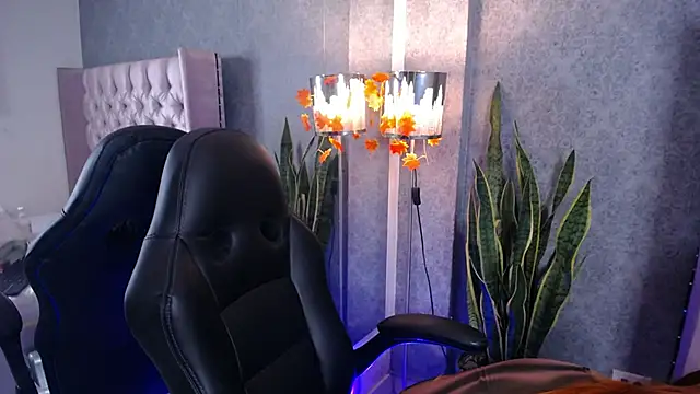 laila stilwiills online show from March 20, 6:14 am