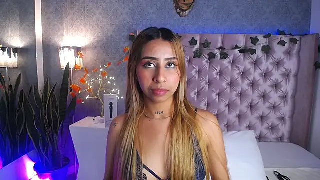 Snapshot of laila_stilwiills chatting on November 4, 3:43 am laila stilwiills online show from November 4, 3:43 am