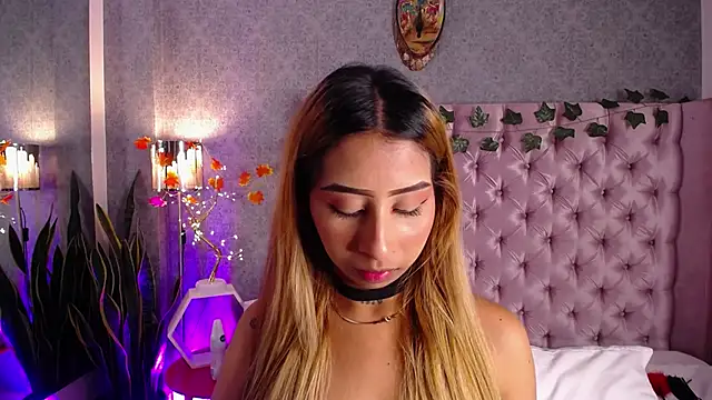 Snapshot of laila_stilwiills chatting on November 22, 4:55 am laila stilwiills online show from November 22, 4:55 am