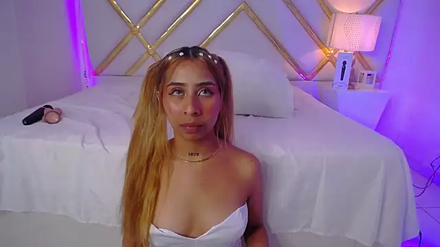 laila stilwiills online show from September 19, 5:06 pm