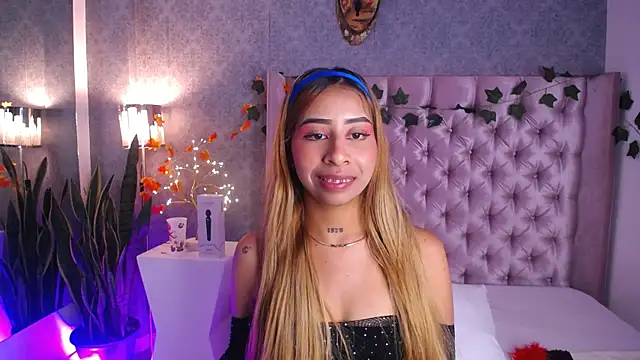 Snapshot of laila_stilwiills chatting on November 5, 1:09 am laila stilwiills online show from November 5, 1:09 am