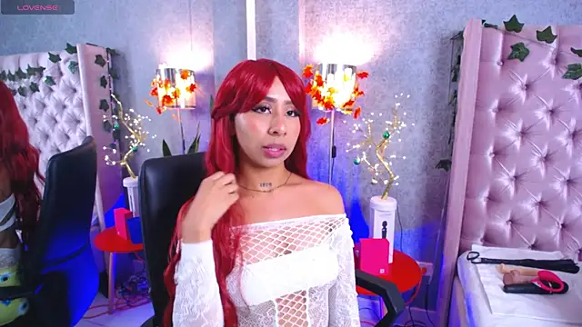 Snapshot of laila_stilwiills chatting on December 18, 8:45 pm laila stilwiills online show from December 18, 8:45 pm