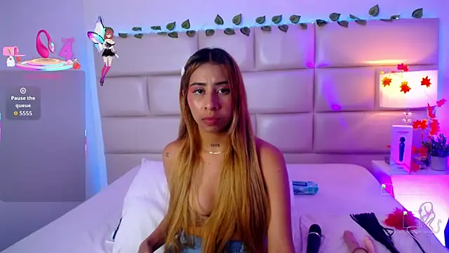 Snapshot of laila_stilwiills chatting on November 6, 8:18 am laila stilwiills online show from November 6, 8:18 am