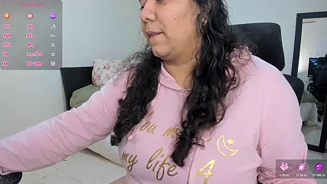 Snapshot of MariamCastiblanco chatting on June 13, 10:29 pm MariamCastiblanco online show from June 13, 10:29 pm