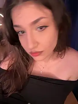 ScarletBloom  online show from December 5, 5:55 pm