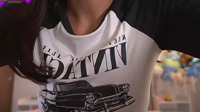 violeth     online show from April 10, 1:07 pm