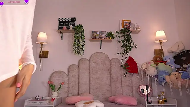 Snapshot of violeth____ chatting on February 17, 1:30 pm violeth online show from February 17, 1:30 pm