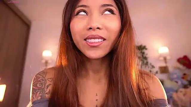 Snapshot of violeth____ chatting on January 6, 1:26 pm violeth online show from January 6, 1:26 pm