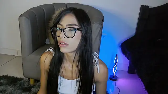 Snapshot of CoralieBronson chatting on March 13, 2:38 am CoralieBronson online show from March 13, 2:38 am