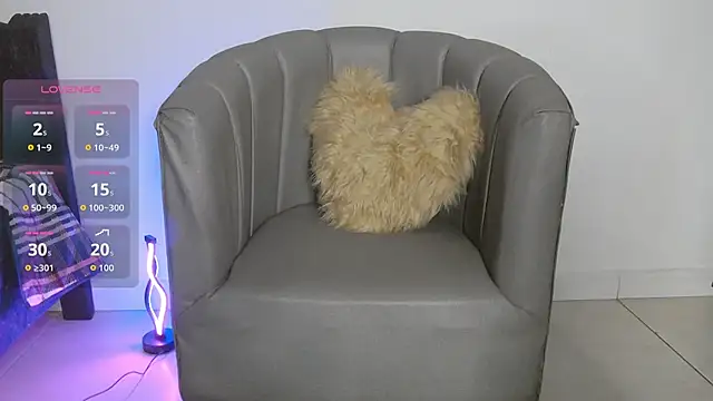 CoralieBronson online show from February 19, 1:13 am