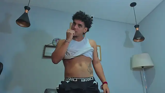 Xfire boy69 online show from December 15, 2:12 pm