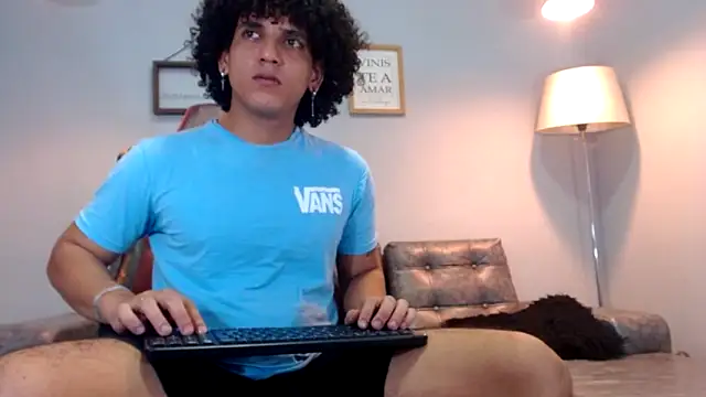 Xfire boy69 online show from November 15, 3:27 pm