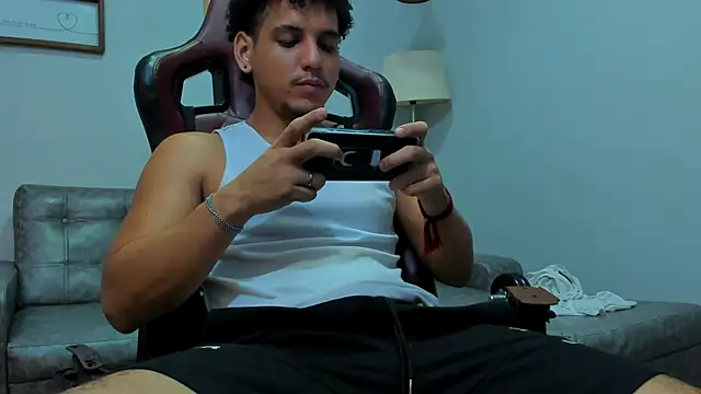 Xfire boy69 online show from December 18, 5:06 pm