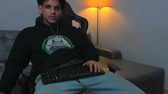 Xfire boy69 online show from December 16, 2:16 am