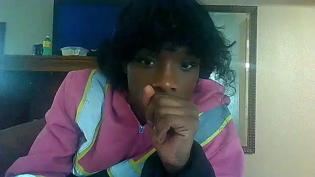 Snapshot of OUCH_CHARR_LEE chatting on June 3, 12:39 pm OUCH CHARR LEE online show from June 3, 12:39 pm