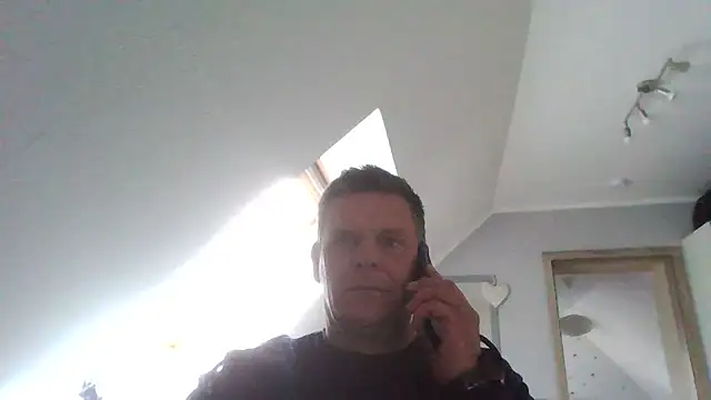 Snapshot of KLE-1970 chatting on September 23, 11:28 am KLE-1970 online show from September 23, 11:28 am
