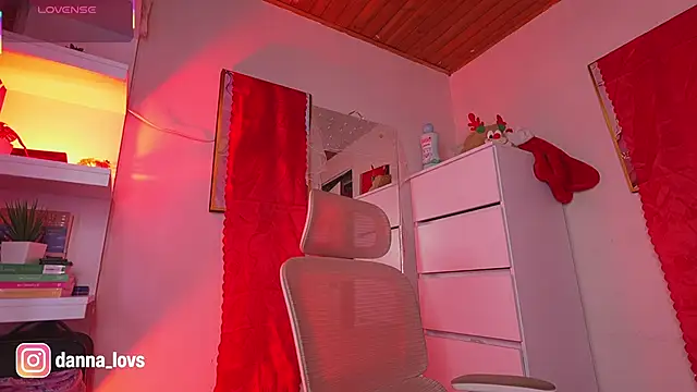 Dannaa Lovs online show from December 16, 6:01 pm