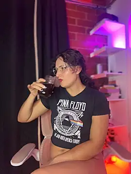 Dannaa Lovs online show from October 29, 5:45 pm