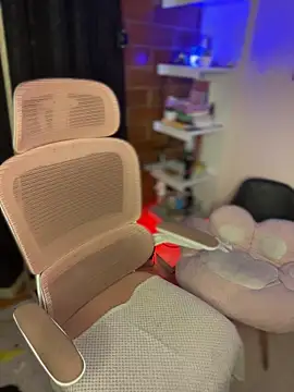 Dannaa Lovs online show from October 31, 7:10 pm