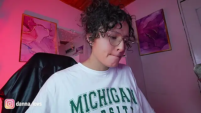Dannaa Lovs online show from May 2, 1:22 am