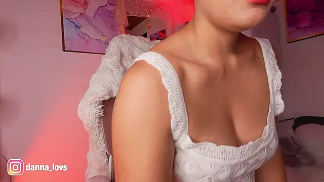 Dannaa Lovs online show from April 14, 12:10 pm