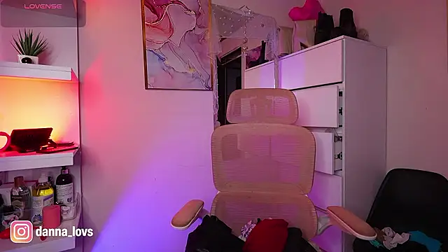 Dannaa Lovs online show from March 22, 2:51 pm