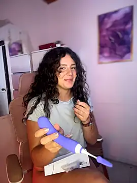 Dannaa Lovs online show from February 10, 2:05 pm