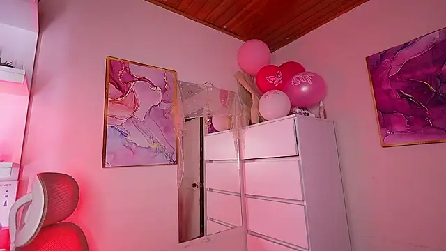 Dannaa Lovs online show from February 26, 2:39 pm