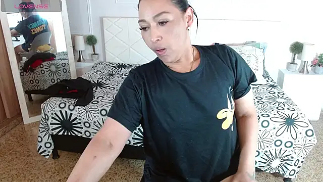 Snapshot of IvyShine7 chatting on January 31, 7:12 pm IvyShine7 online show from January 31, 7:12 pm