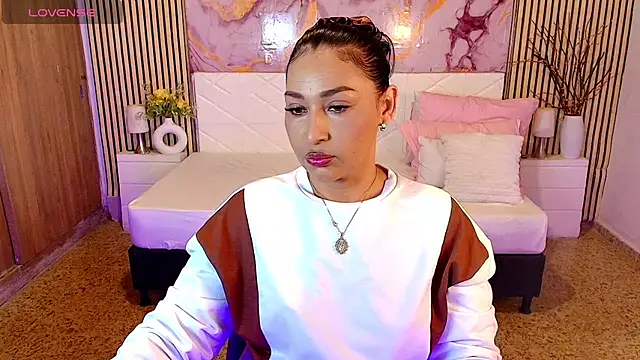 Snapshot of IvyShine7 chatting on July 13, 6:40 pm IvyShine7 online show from July 13, 6:40 pm
