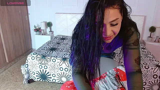 Snapshot of IvyShine7 chatting on January 16, 7:18 pm IvyShine7 online show from January 16, 7:18 pm