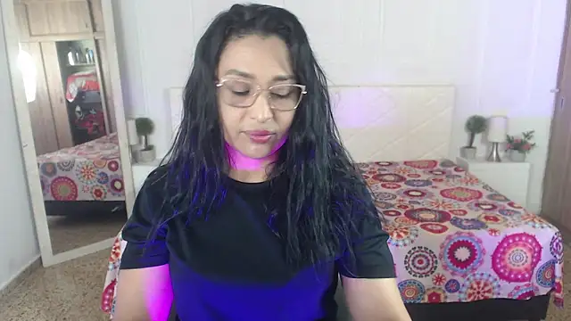 IvyShine7 online show from April 2, 7:31 pm