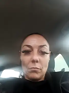 Snapshot of VIP82 chatting on February 17, 2:58 pm VIP82 online show from February 17, 2:58 pm