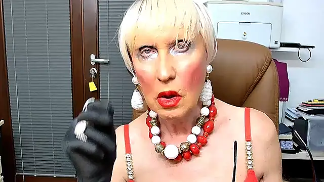 Snapshot of ROBY_SWEETHOT chatting on December 16, 10:25 pm ROBY SWEETHOT online show from December 16, 10:25 pm