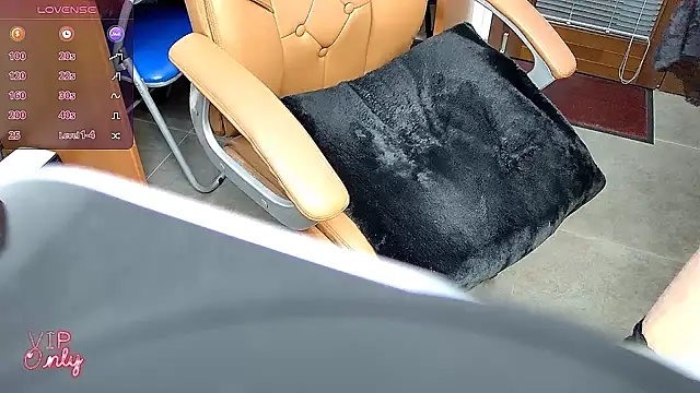 Snapshot of ROBY_SWEETHOT chatting on January 10, 10:38 pm ROBY SWEETHOT online show from January 10, 10:38 pm