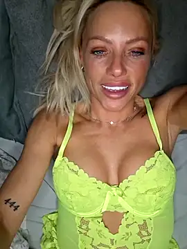 Bellarose xx online show from February 5, 11:00 pm