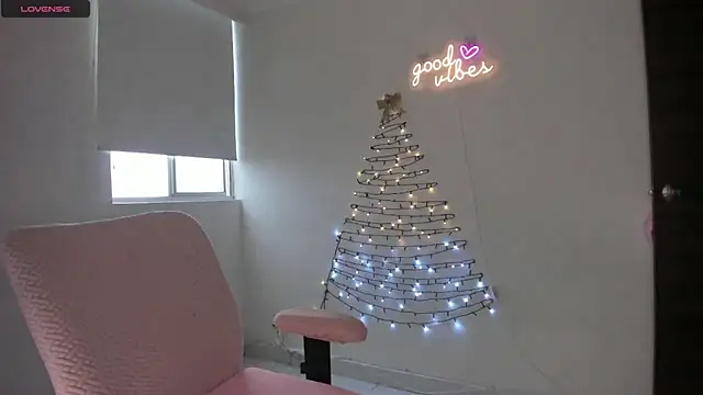 Esmeralda Sims online show from December 1, 9:59 pm