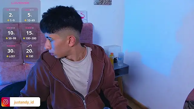 Snapshot of Andy_Justgame chatting on November 21, 10:53 pm Andy Justgame online show from November 21, 10:53 pm