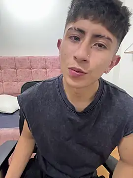 Snapshot of Andy_Justgame chatting on December 2, 12:33 am Andy Justgame online show from December 2, 12:33 am