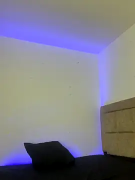 Snapshot of EmilyNoir1 chatting on November 18, 12:04 am EmilyNoir1 online show from November 18, 12:04 am