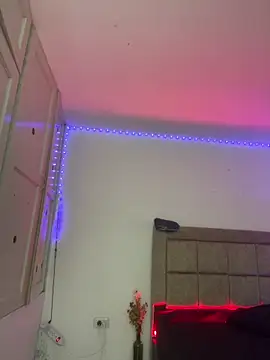 EmilyNoir1 online show from March 3, 8:05 pm